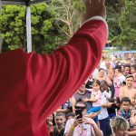 Papai Noel desceu de helicóptero no Clube de Campo, encantando crianças, adultos e idosos